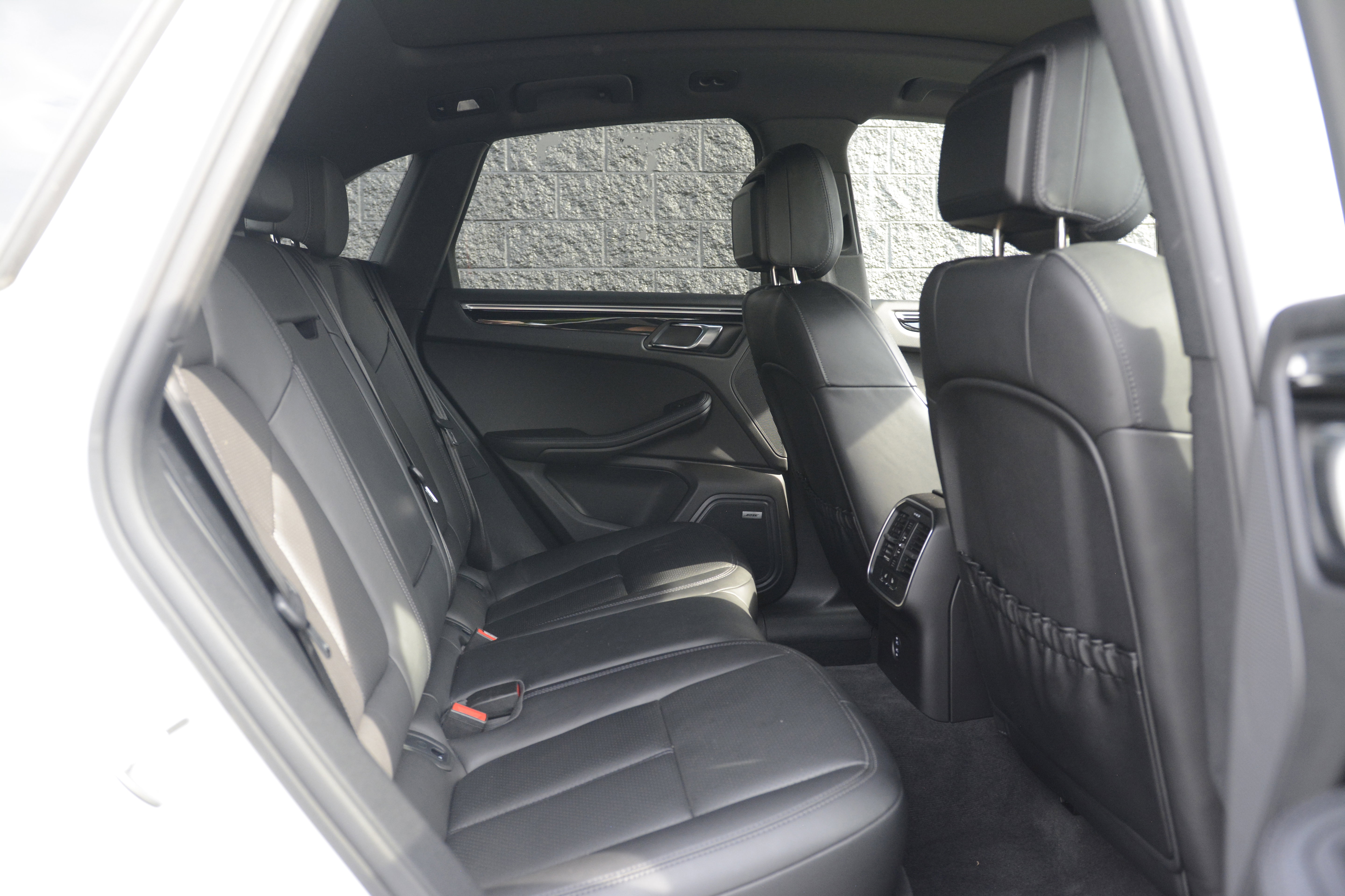 Certified 2022 Porsche Macan S AWD/4WD image 35