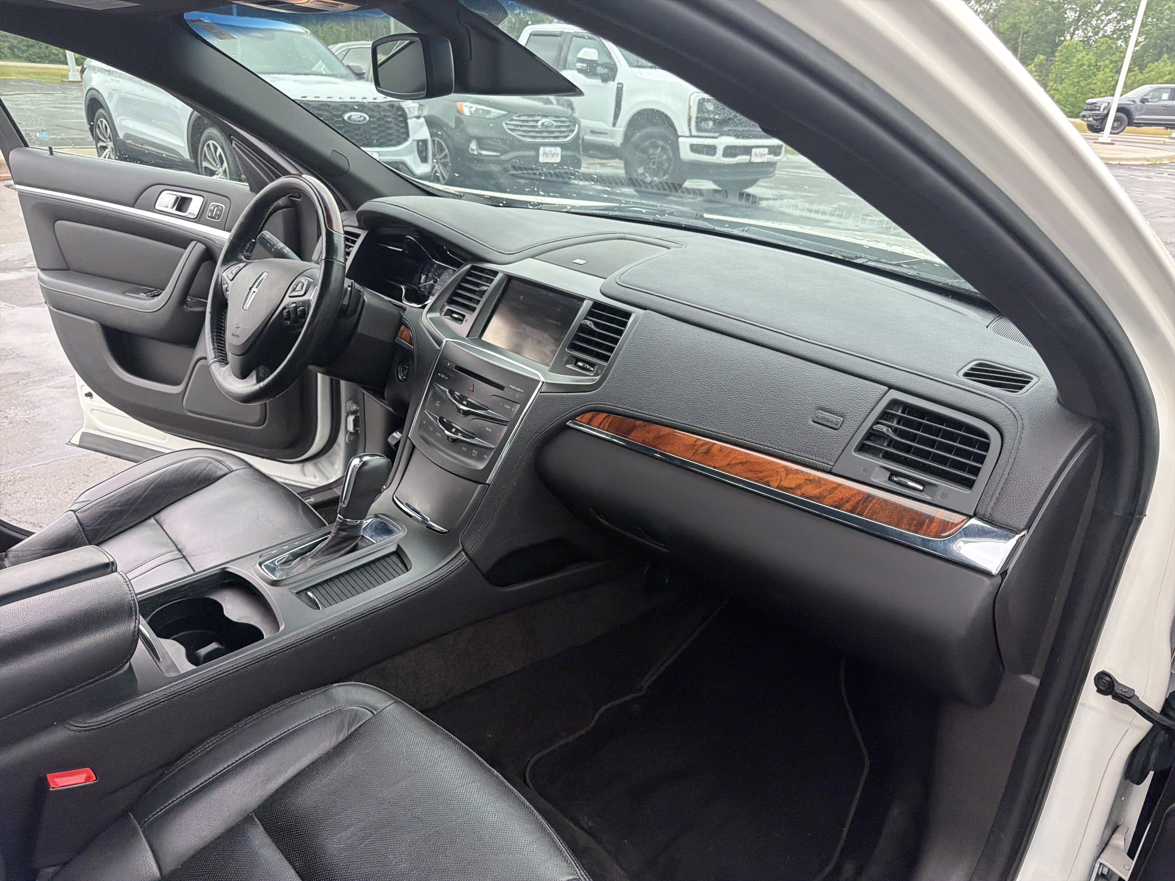 Used 2013 Lincoln MKS AWD image 17