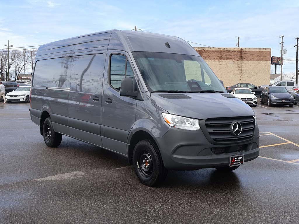 Used 2025 Mercedes-Benz Sprinter 3500 image 2