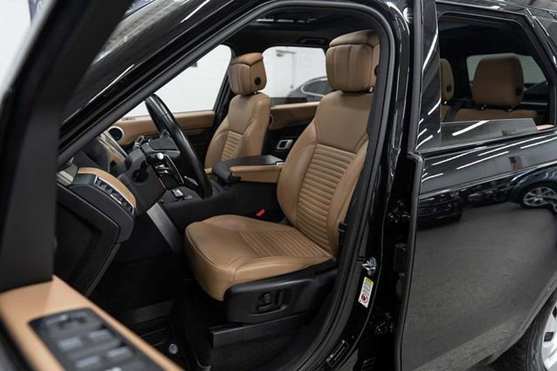 Used 2023 Land Rover Discovery S R-Dynamic image 8