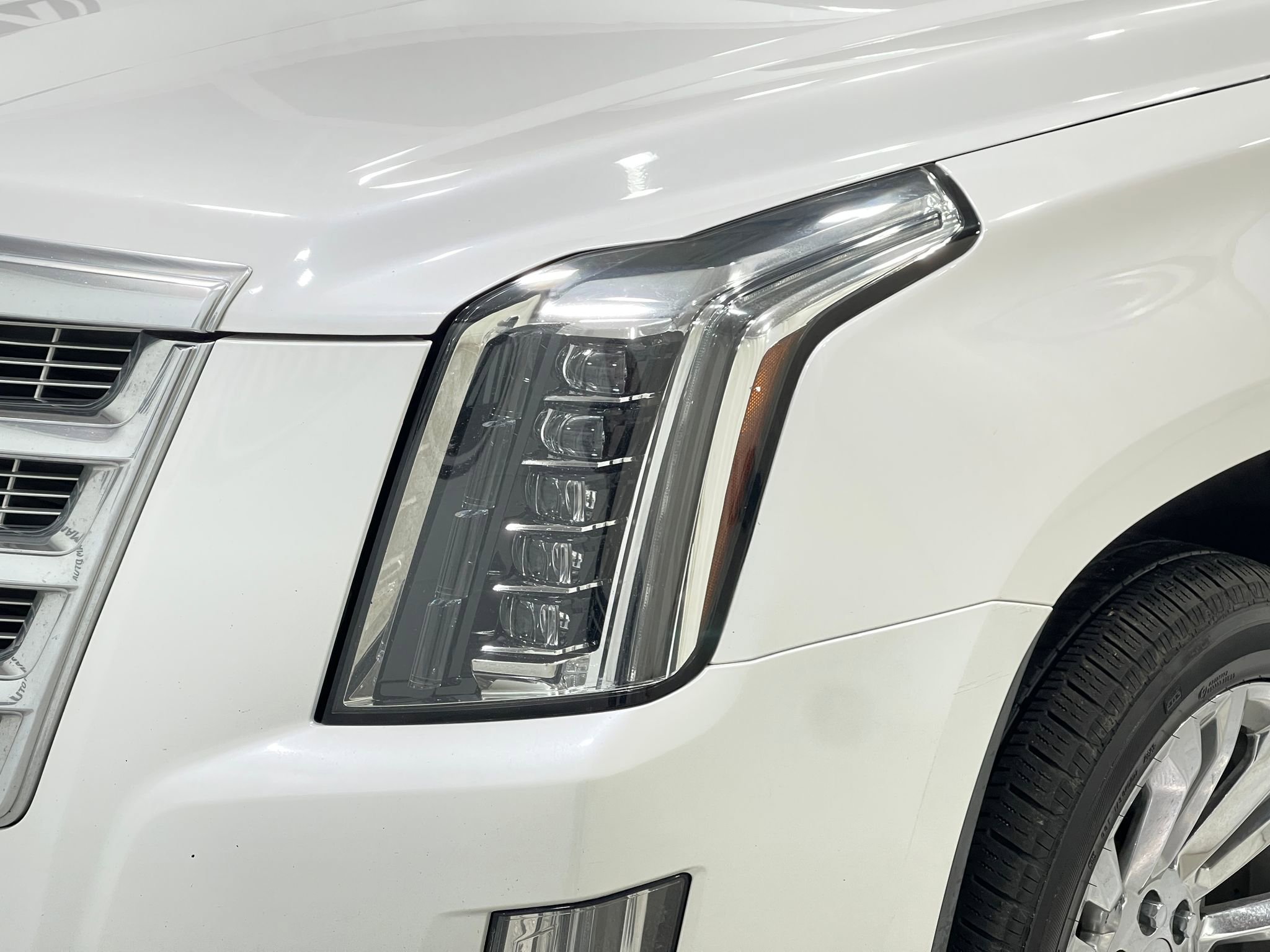 Used 2018 Cadillac Escalade Luxury w/ LPO, Radiant Package image 37
