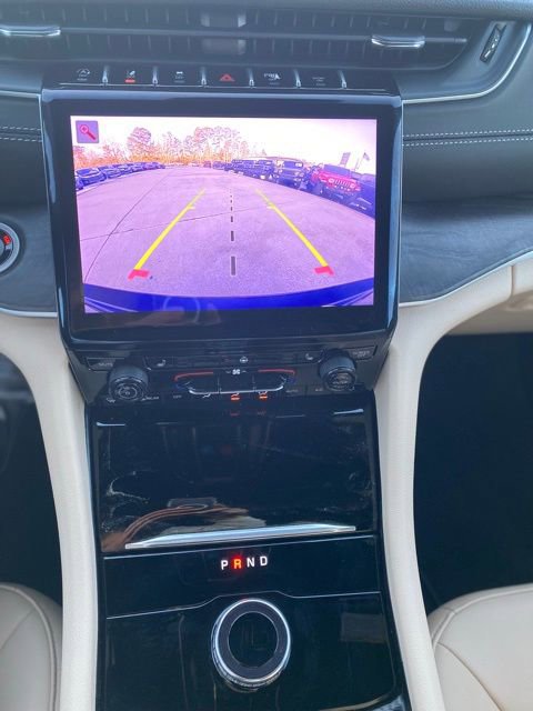 Used 2025 Jeep Grand Cherokee Limited image 19