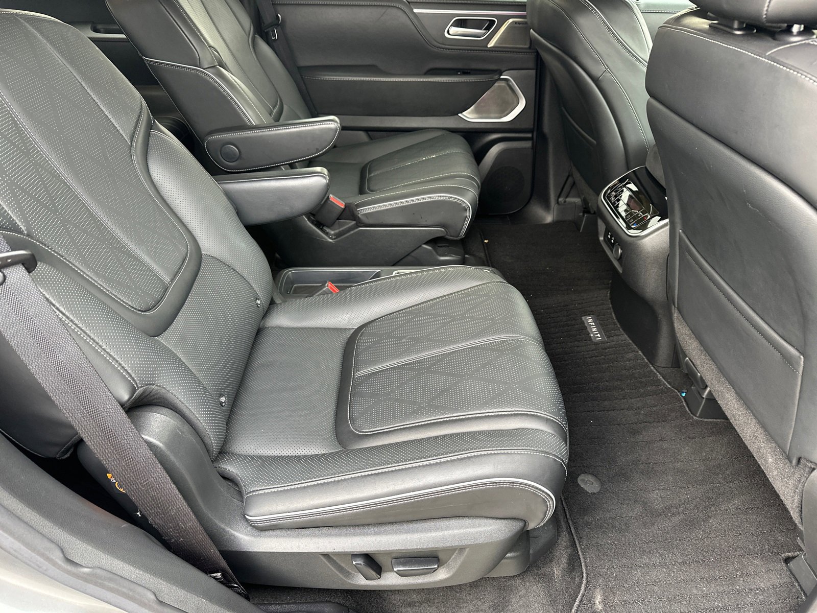 Used 2025 INFINITI QX80 Sensory image 16