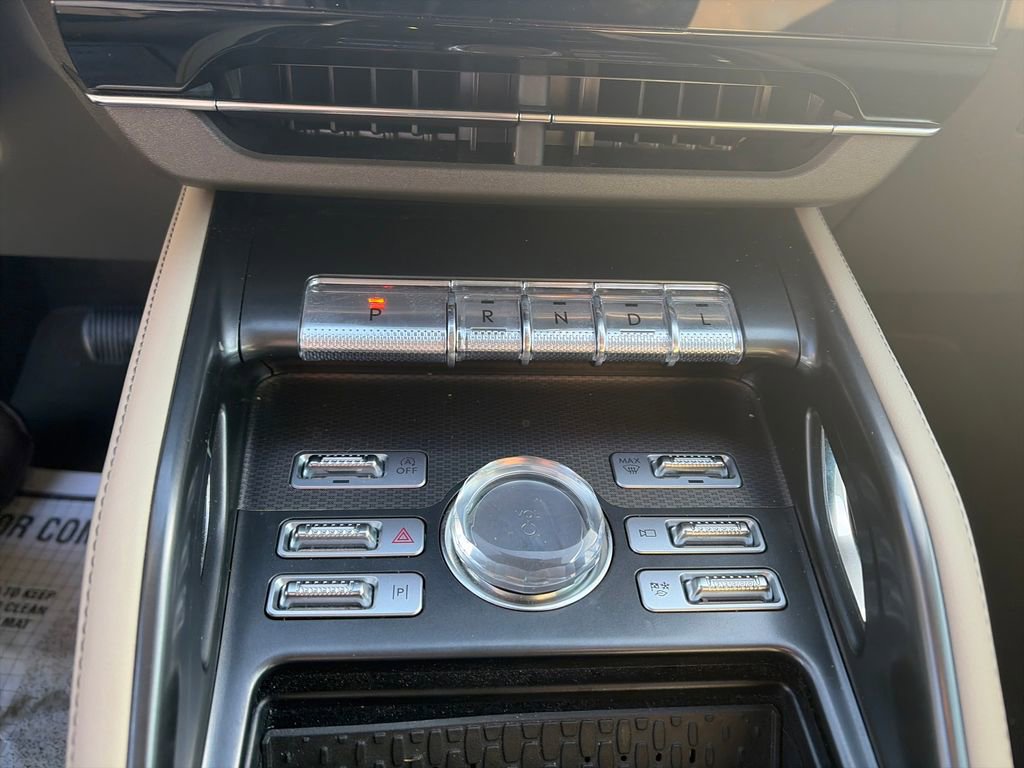 Used 2025 Lincoln Nautilus Premier w/ Equipment Group 102A AWD/4WD image 25