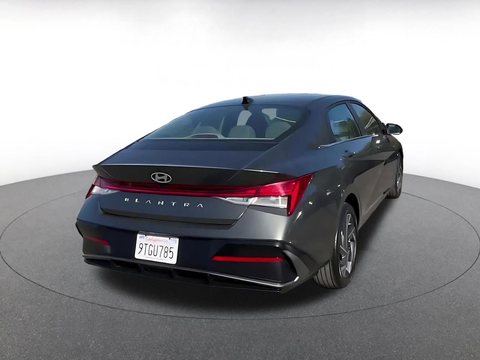Used 2025 Hyundai Elantra SEL image 14
