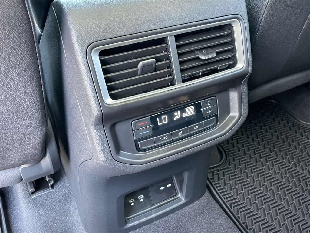 New 2026 Volkswagen Atlas Peak Edition AWD/4WD image 17