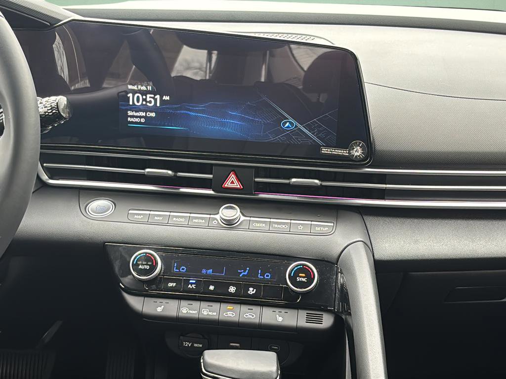 Certified 2025 Hyundai Elantra Limited image 24