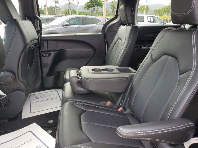 New 2026 Chrysler Pacifica Select image 11