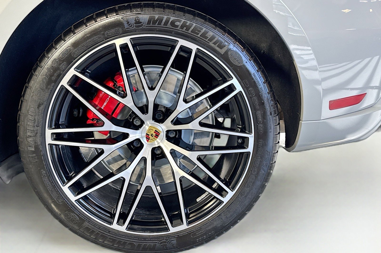 Used 2023 Porsche Macan GTS image 30