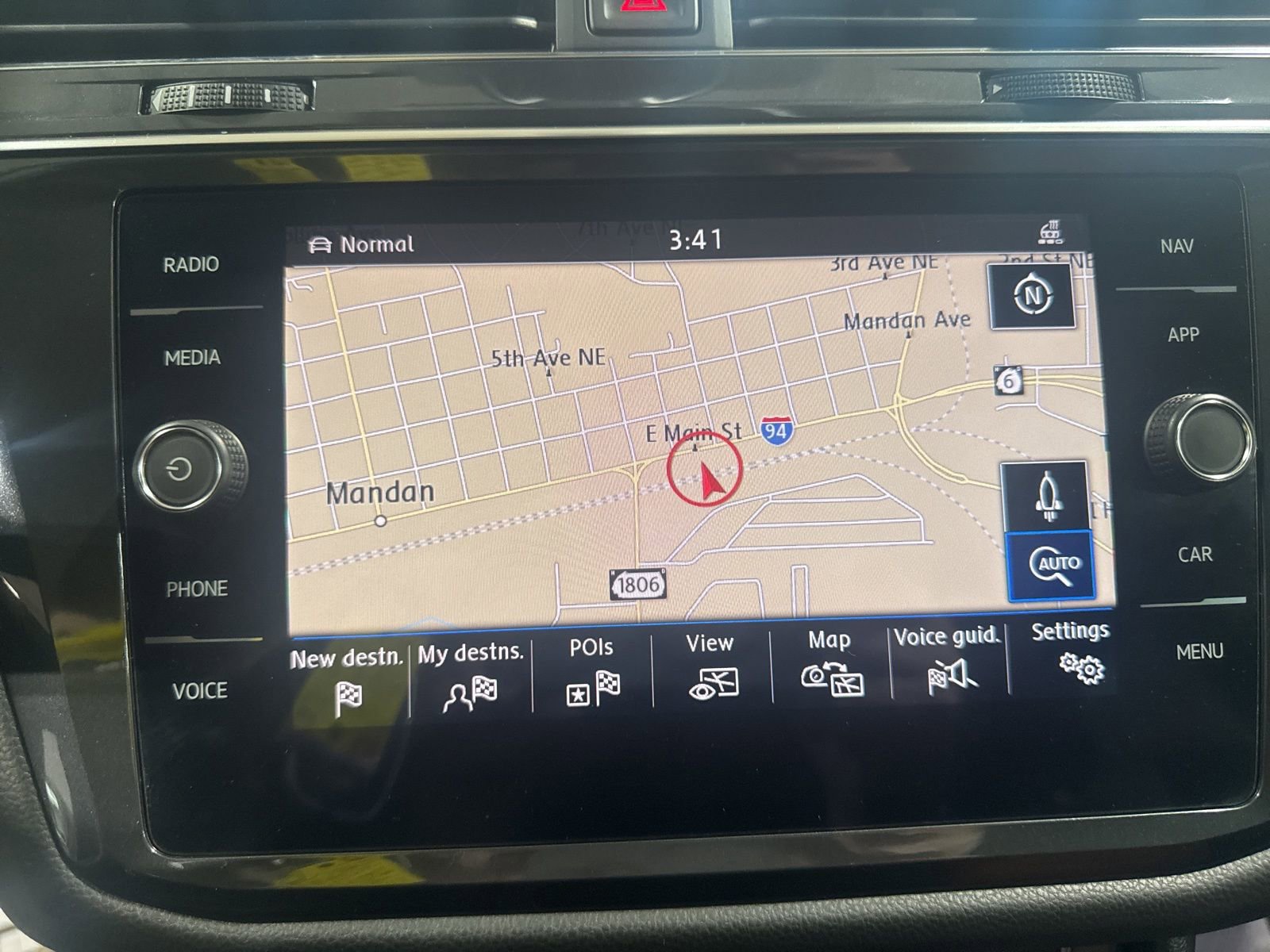 Used 2019 Volkswagen Tiguan SEL Premium image 25