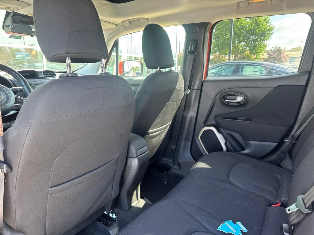 Used 2016 Jeep Renegade Latitude FWD image 14