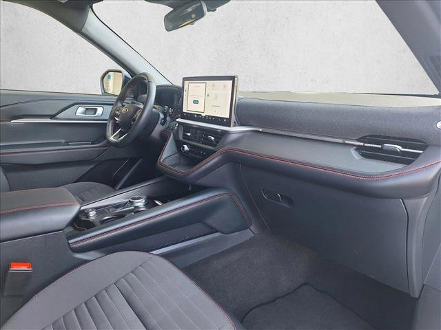 Used 2025 Ford Explorer ST-Line w/ ST-Line Street Pack image 18