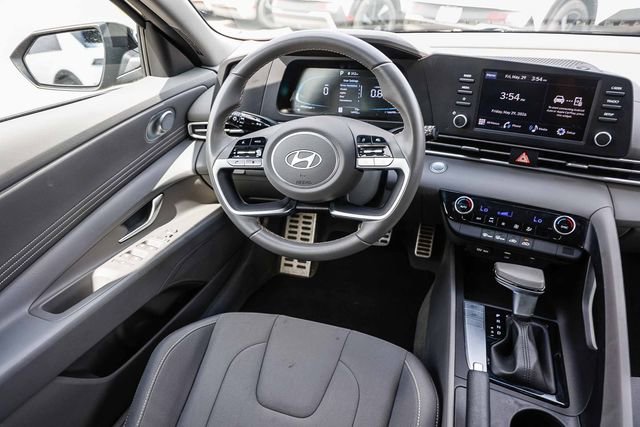 Certified 2025 Hyundai Elantra Sport FWD image 17