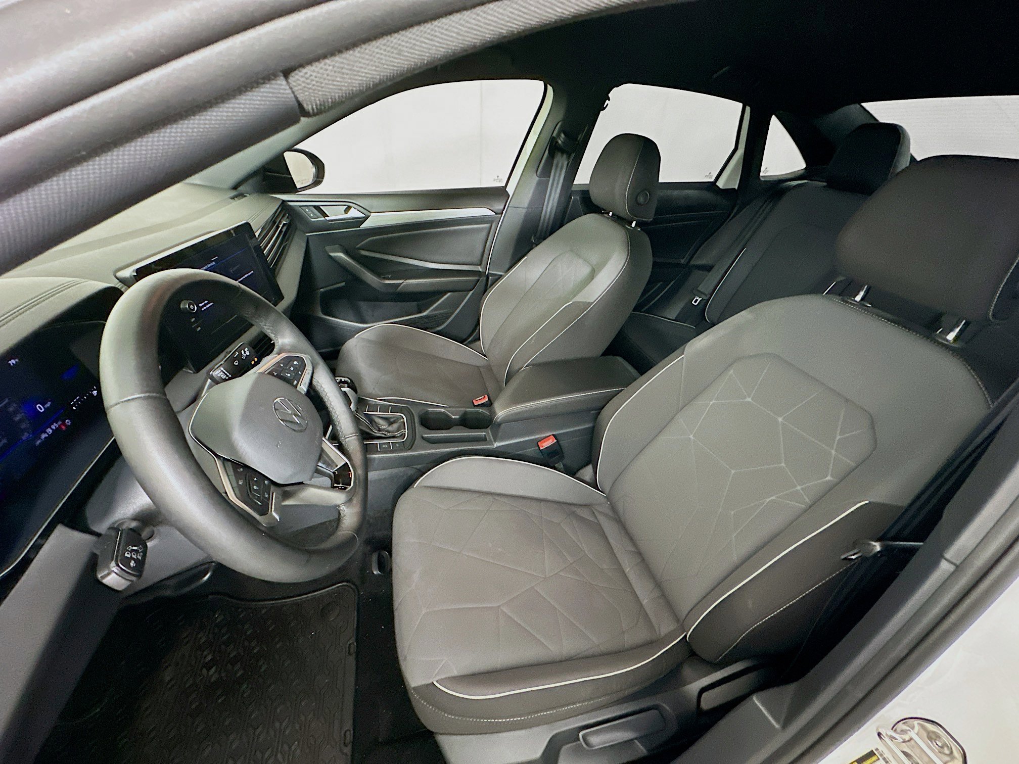 Used 2025 Volkswagen Jetta Sport image 13