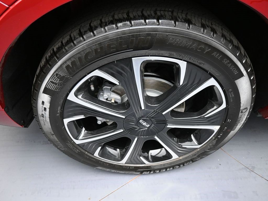 Used 2025 Lincoln Nautilus Reserve image 12