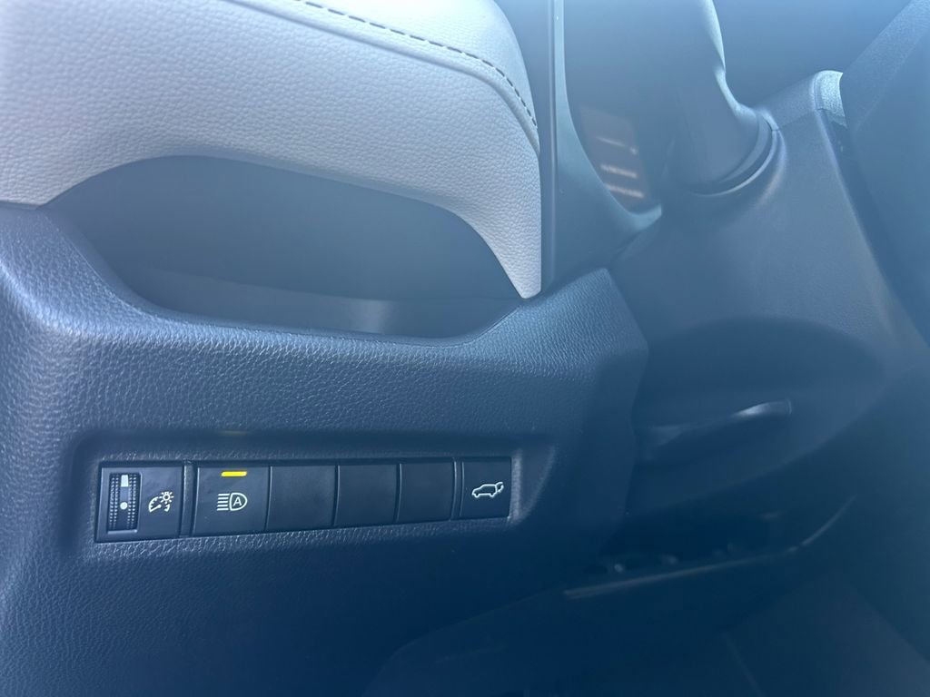 Used 2022 Toyota RAV4 XLE image 21