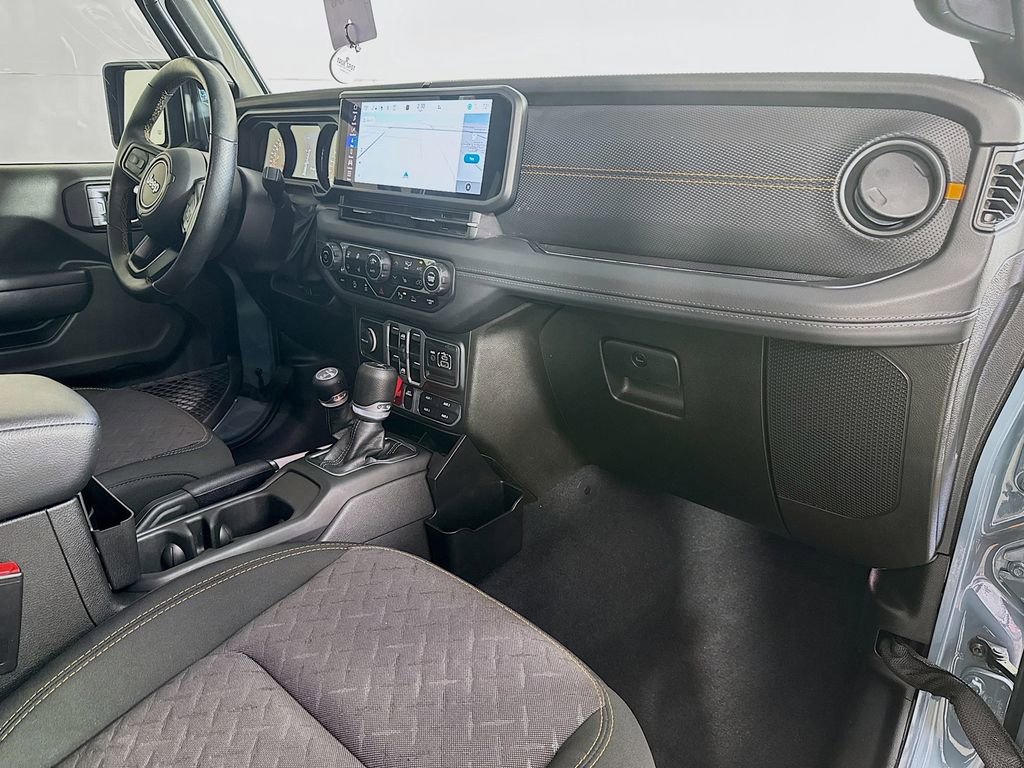 Used 2024 Jeep Gladiator Mojave w/ Technology Group AWD/4WD image 35