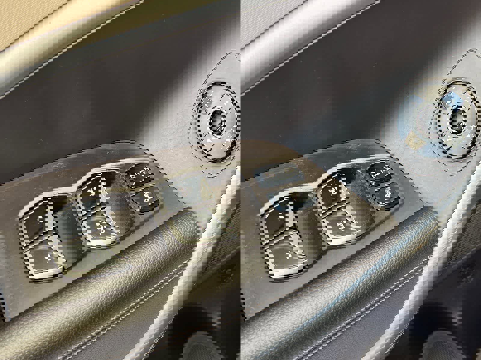 Used 2015 Hyundai Santa Fe Limited w/ Option Group 04 image 14