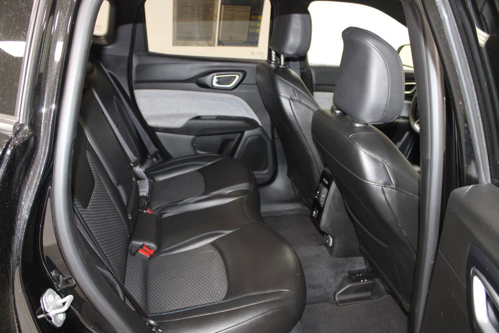 Used 2025 Jeep Compass Latitude AWD/4WD image 29