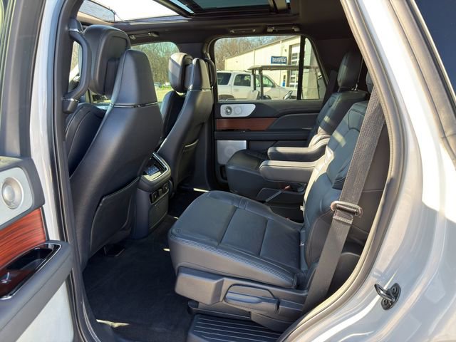 Used 2024 Lincoln Navigator Reserve AWD/4WD image 15