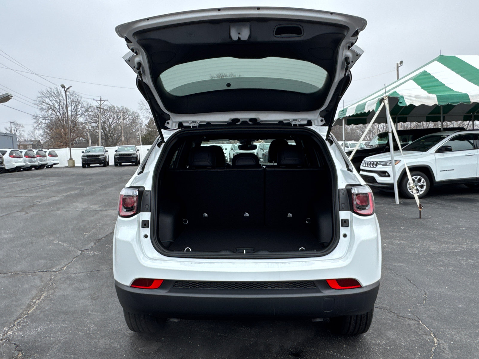 New 2026 Jeep Compass Latitude AWD/4WD image 18