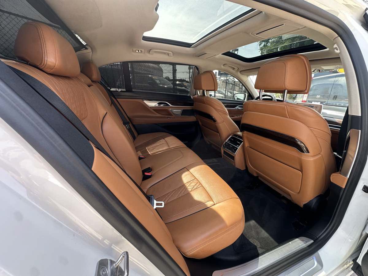 Used 2020 BMW 750i xDrive w/ Executive Package AWD/4WD image 37