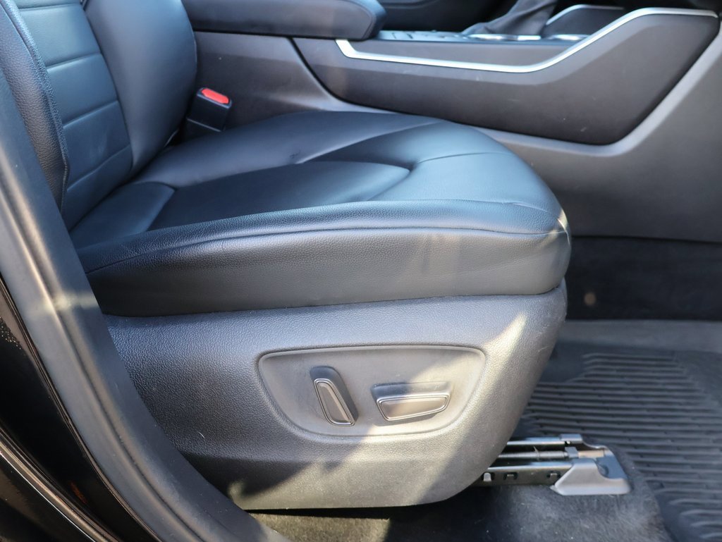 Used 2020 Toyota Highlander XLE image 10