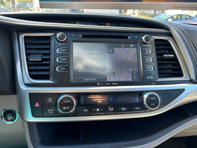 Used 2018 Toyota Highlander XLE AWD/4WD image 29