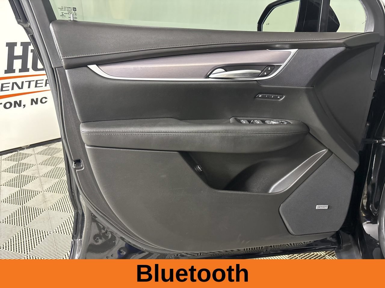 Used 2017 Cadillac XT5 Luxury w/ Driver Awareness Package FWD image 10