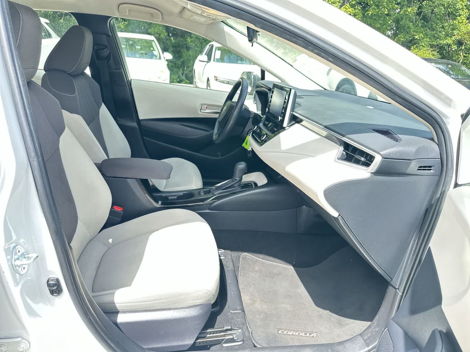 Used 2021 Toyota Corolla LE w/ Carpet Mat Package (TMS) FWD image 17
