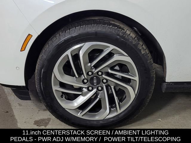 Used 2025 Lincoln Navigator Reserve image 10