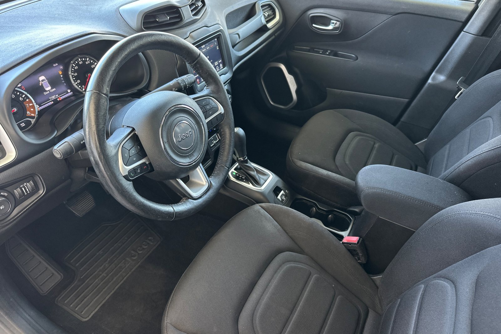 Used 2021 Jeep Renegade Latitude w/ Convenience Group image 9