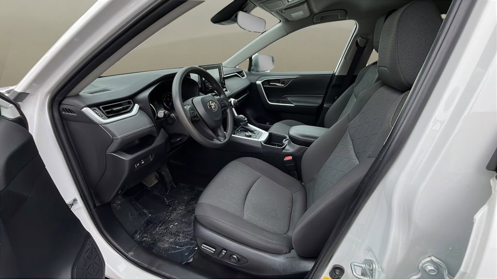 Used 2022 Toyota RAV4 XLE w/ Carpet Mat Package (TMS) image 14