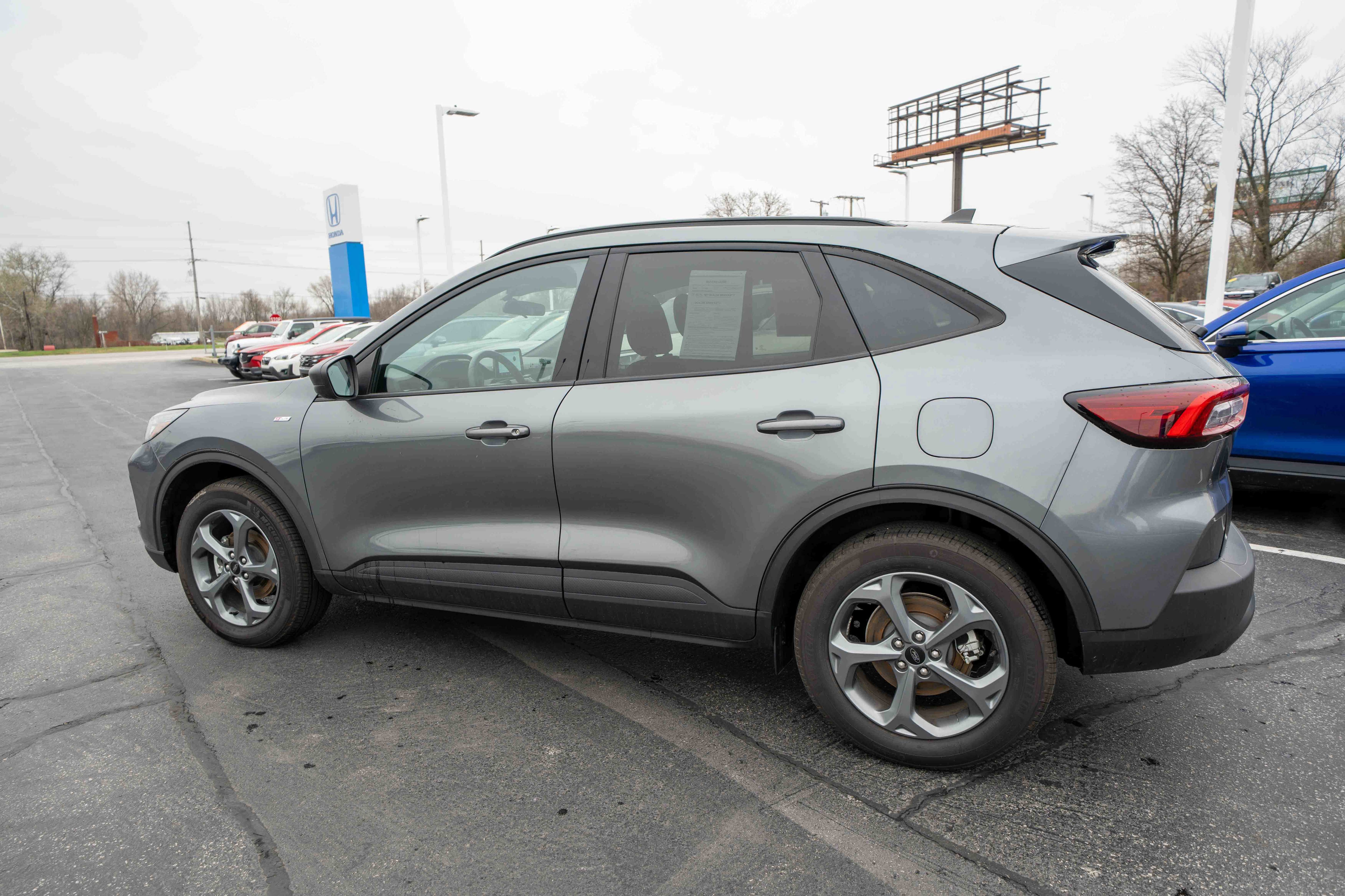 Used 2025 Ford Escape ST-Line w/ Cold Weather Package image 4