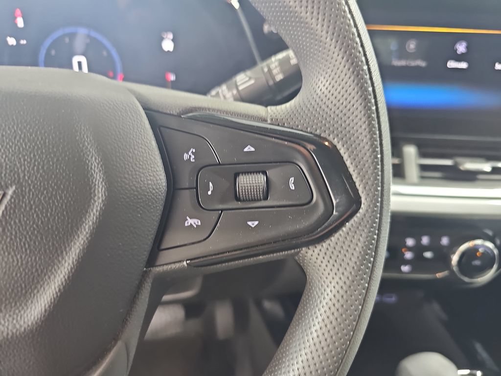 Certified 2024 Chevrolet Trax LT FWD image 22