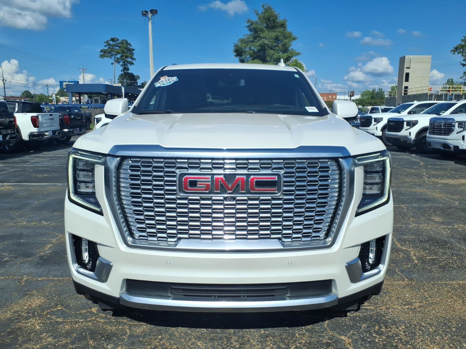 Used 2023 GMC Yukon Denali RWD image 2