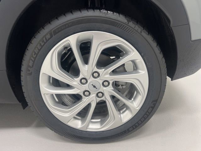 New 2027 Chevrolet Bolt LT w/ Comfort Package image 4