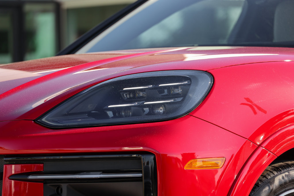 New 2026 Porsche Cayenne GTS AWD/4WD image 8