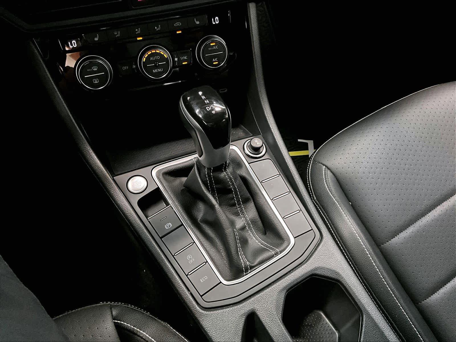 Used 2024 Volkswagen Jetta SE w/ Panoramic Sunroof Package FWD image 34