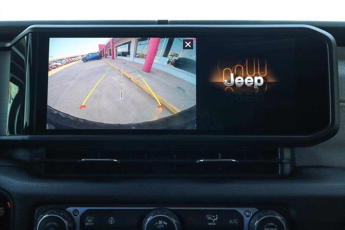 Used 2025 Jeep Wrangler Willys AWD/4WD image 12