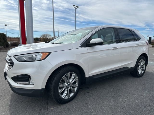 Used 2019 Ford Edge Titanium w/ Cold Weather Package image 3