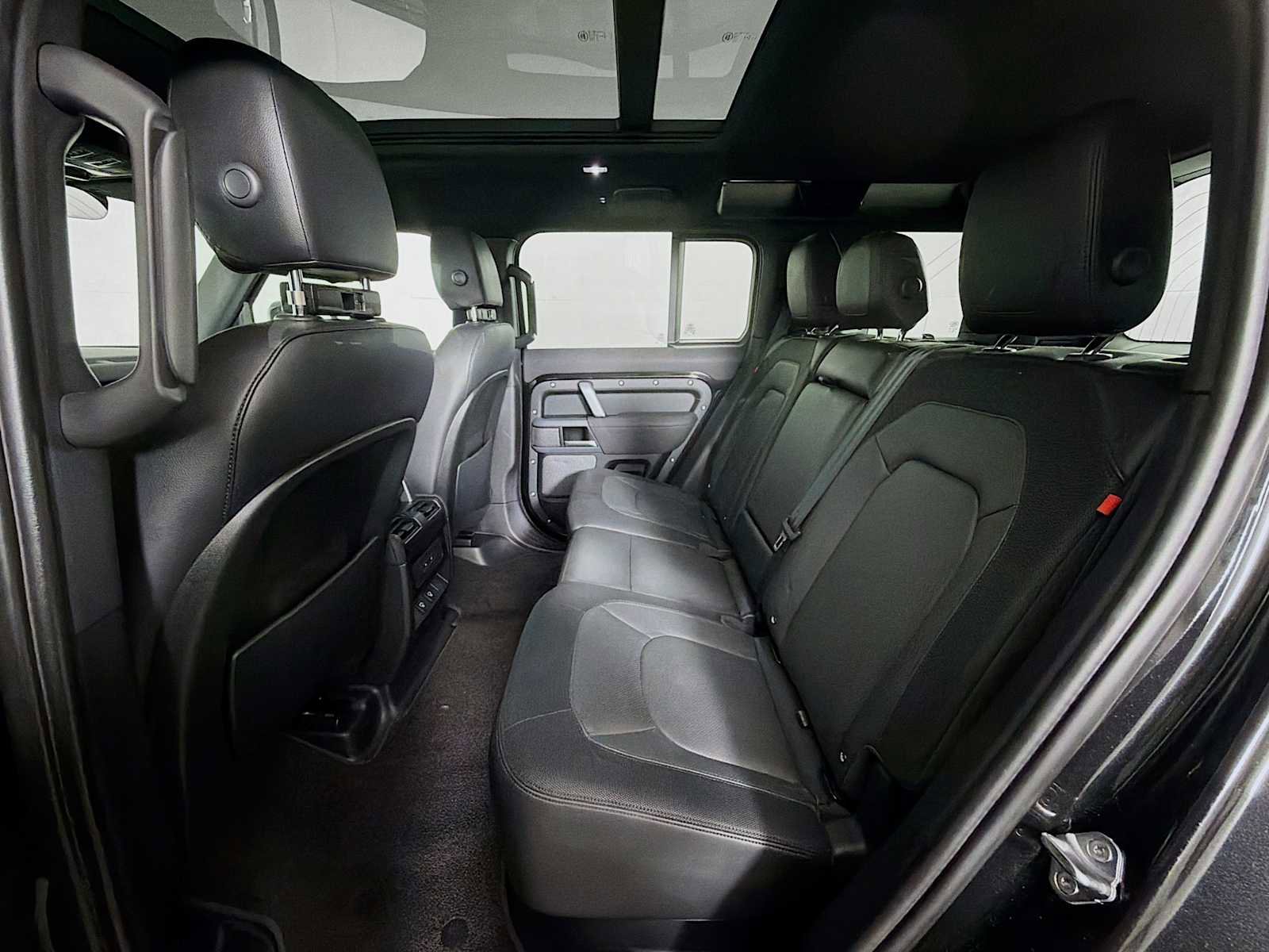 Used 2023 Land Rover Defender 110 X-Dynamic SE AWD/4WD image 21
