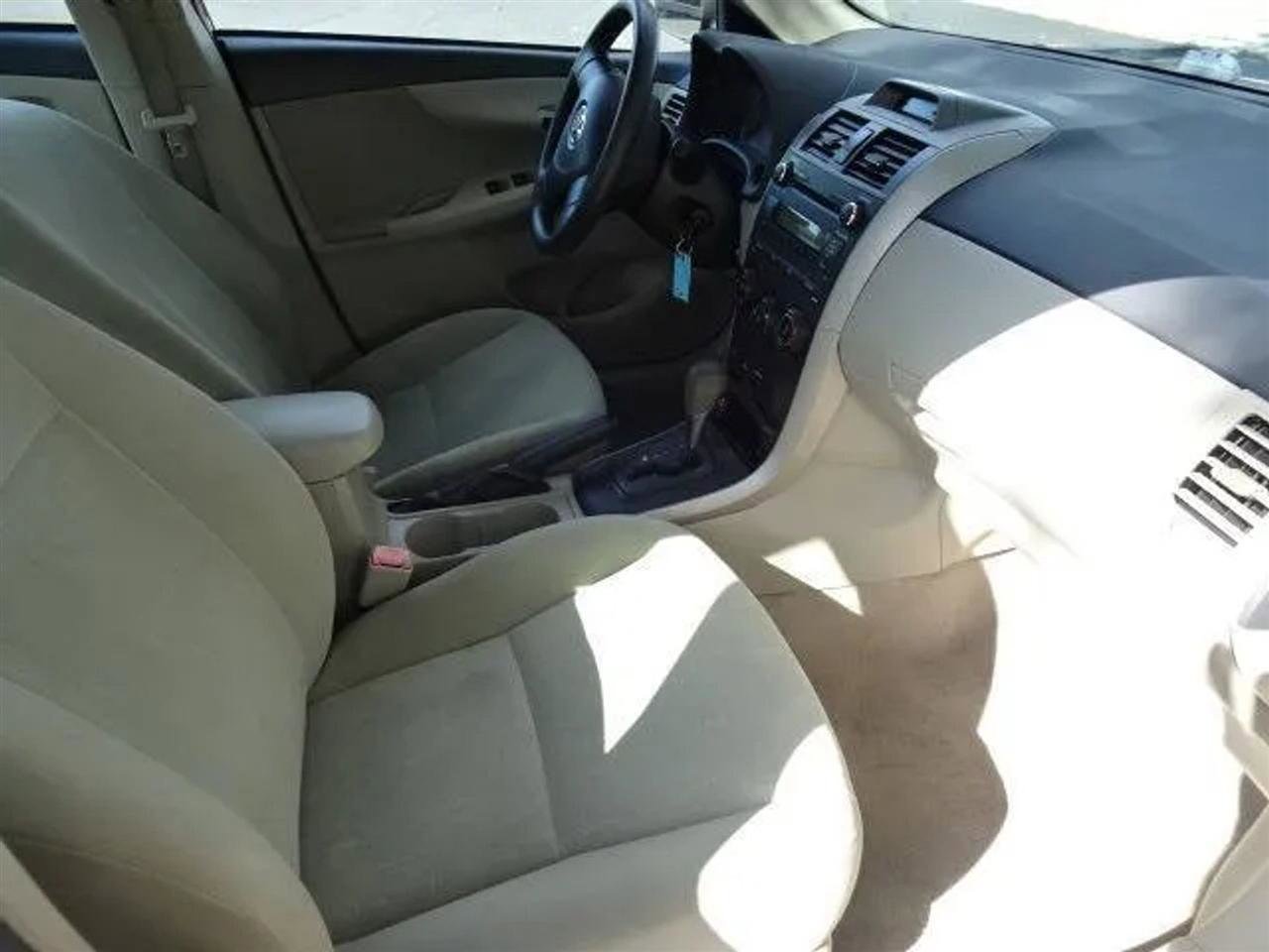 Used 2013 Toyota Corolla L image 26