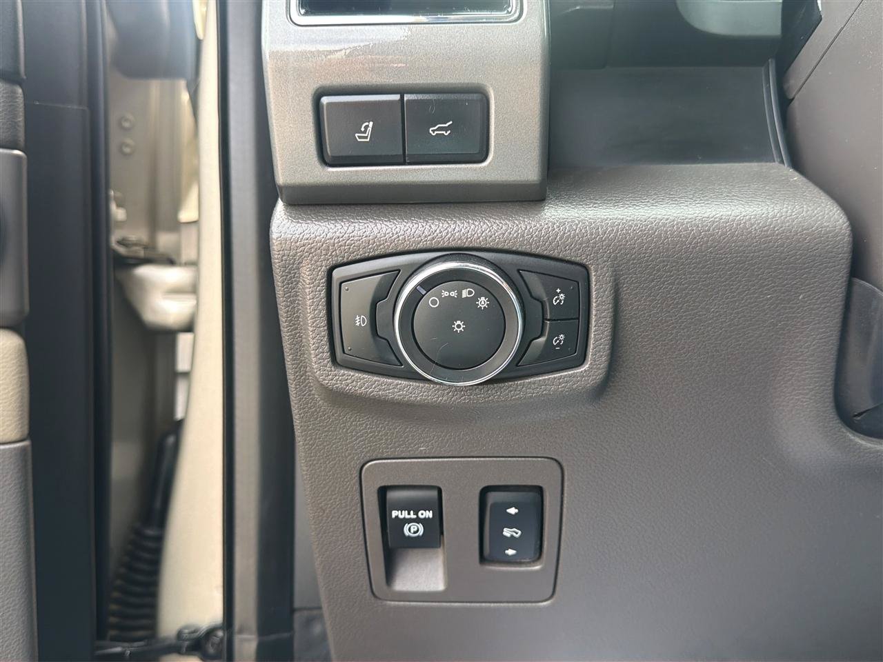 Used 2018 Ford Expedition Max XLT w/ Equipment Group 202A AWD/4WD image 31