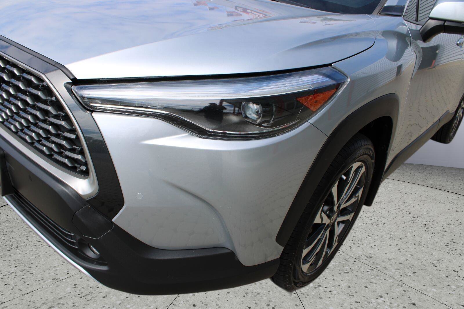 Used 2022 Toyota Corolla Cross XLE w/ Convenience Package FWD image 10