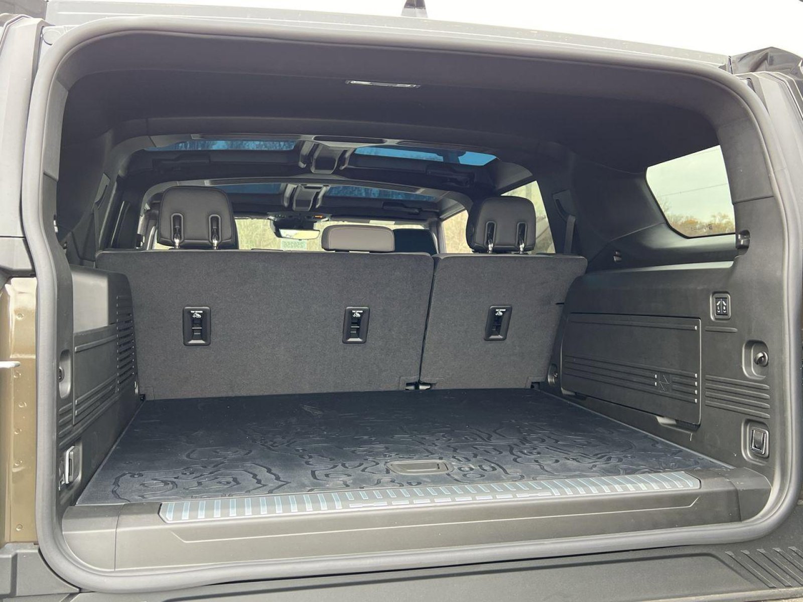 New 2025 GMC Hummer EV 3X w/ LPO, Roof Cross Rail Package image 20