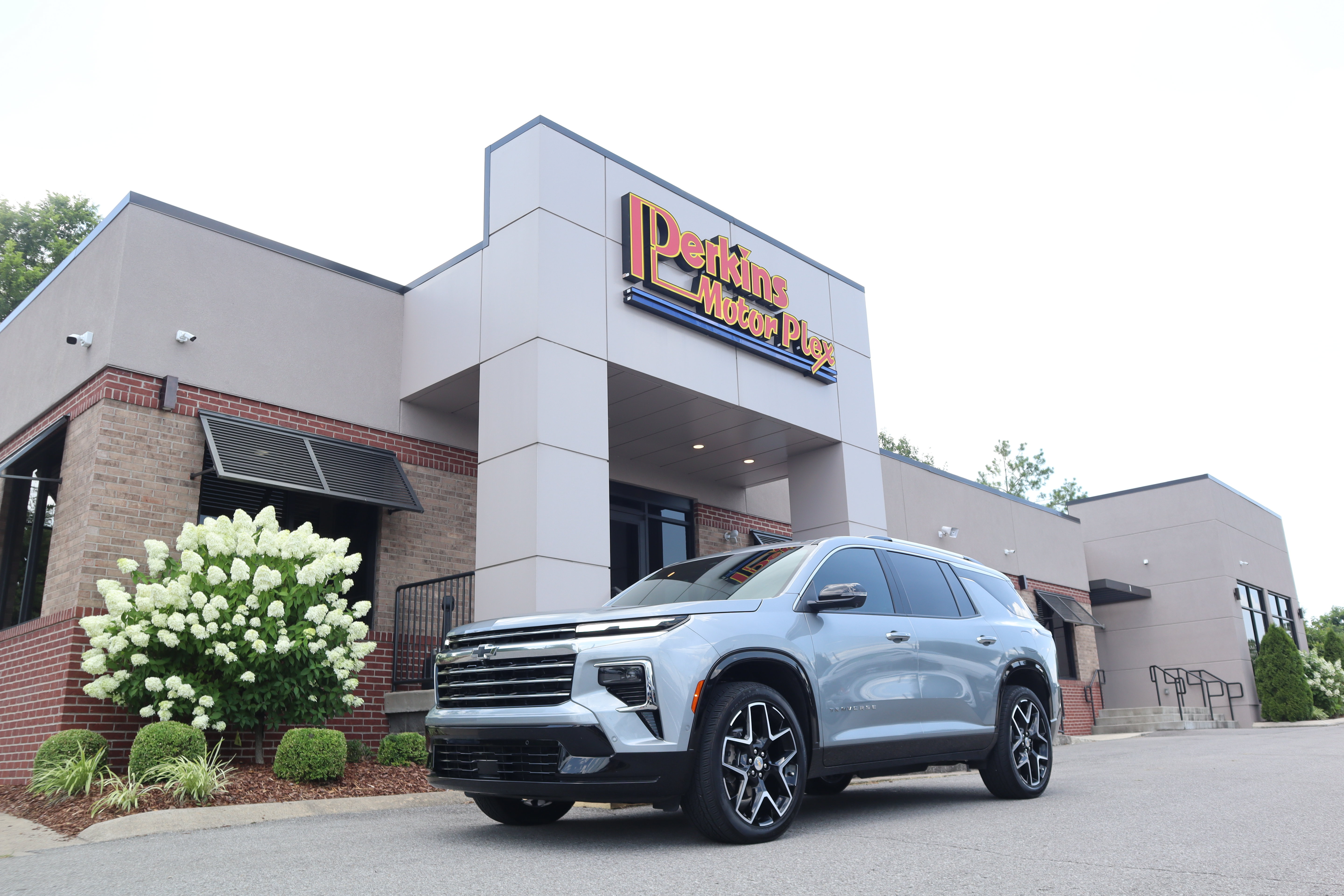 Used 2025 Chevrolet Traverse High Country FWD image 40