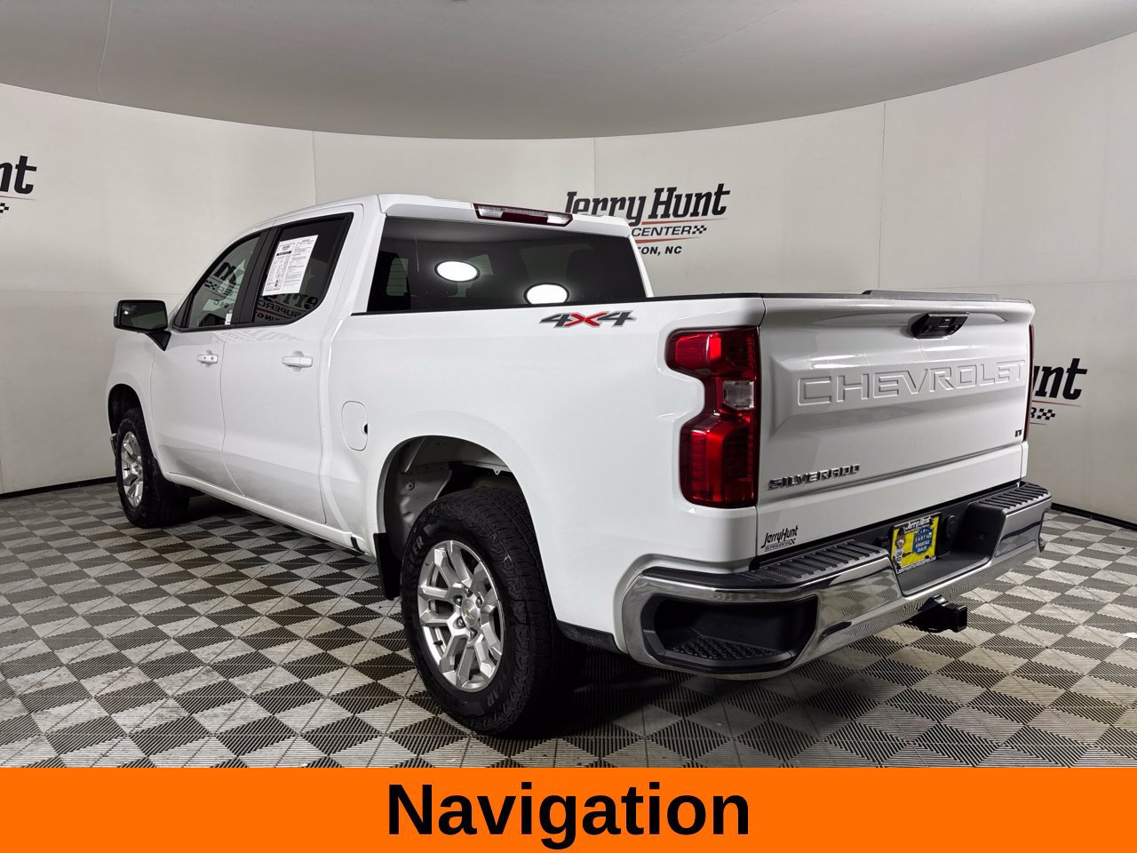 Used 2024 Chevrolet Silverado 1500 LT AWD/4WD image 9