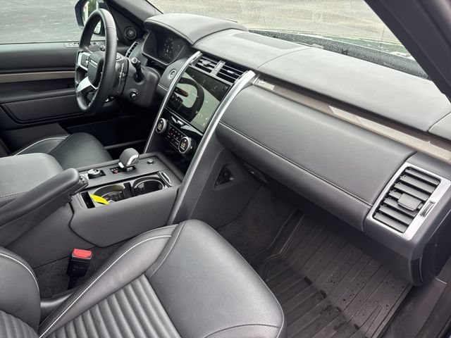 Used 2024 Land Rover Discovery Metropolitan Edition AWD/4WD image 15