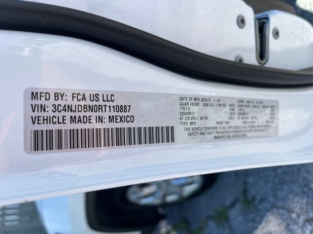 Used 2024 Jeep Compass Latitude AWD/4WD image 11